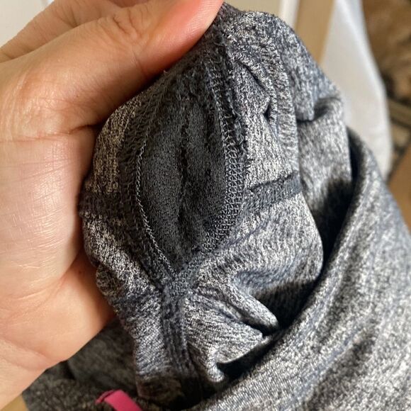 Victoria's Secret- Knockout Capri in Marled marled grey/black-Size medium - Picture 11 of 11